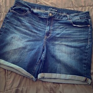 Maurices plus 22w fades jean shorts